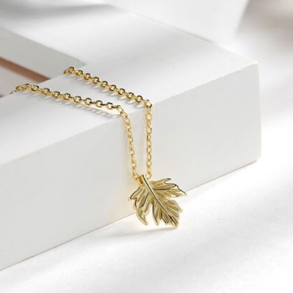 925 Maple Leaf Necklace - Picture 2 of 14